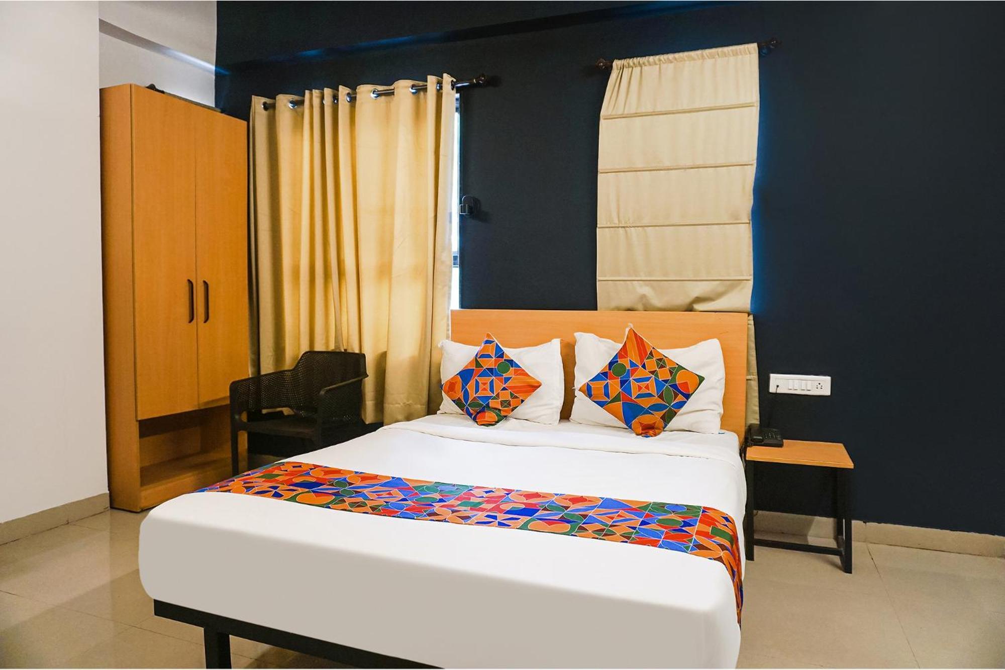 Fabhotel Aura Homes - Nr Khandoba Mandir Pimpri-Chinchwad Bagian luar foto