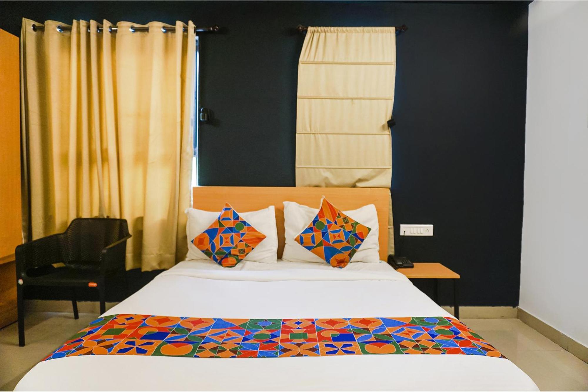 Fabhotel Aura Homes - Nr Khandoba Mandir Pimpri-Chinchwad Bagian luar foto